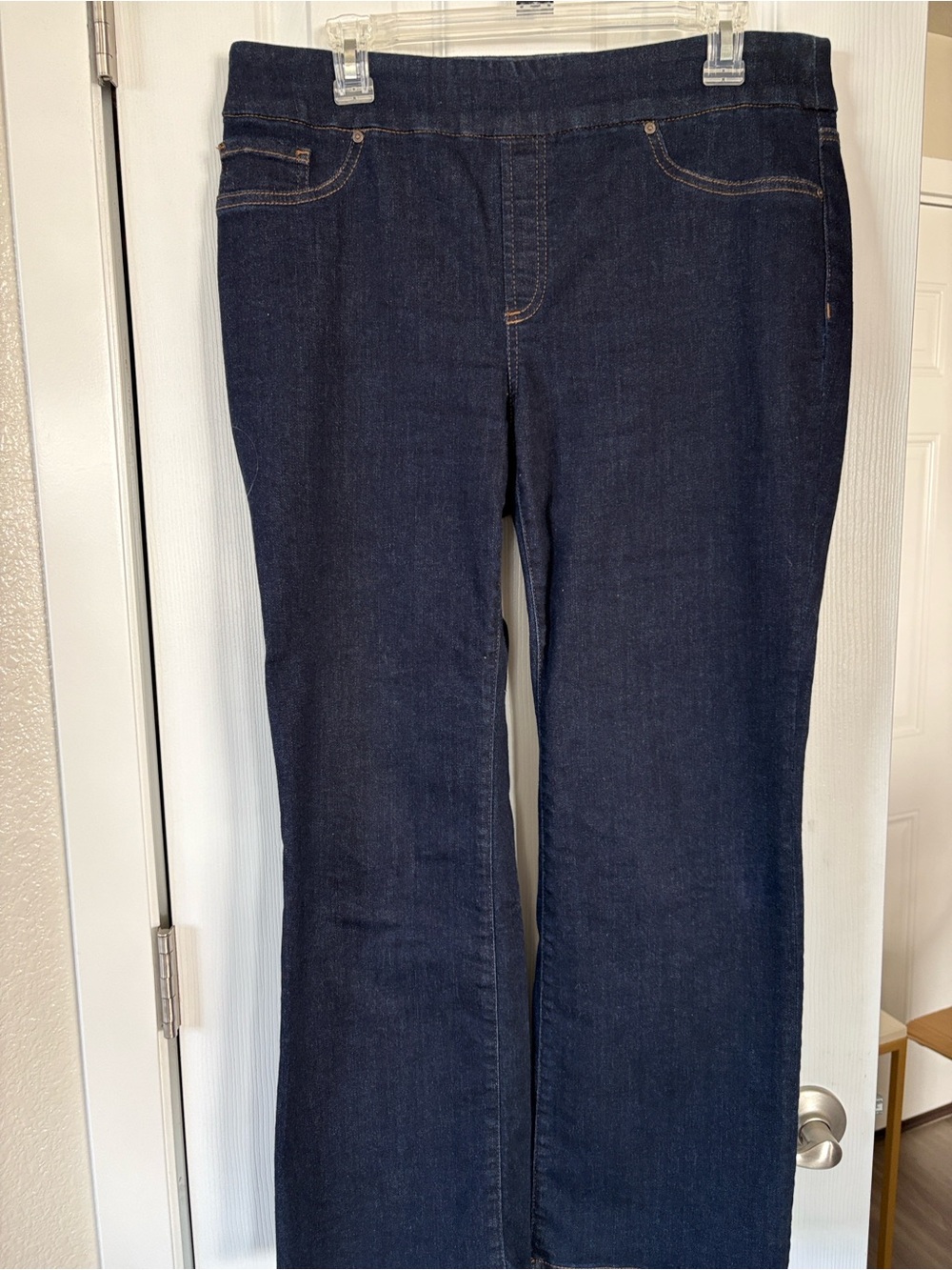 Chico’s Pull-On Slim Bootcut Denim Jeans       Sz 10 P Like NEW! - Picture 9 of 9